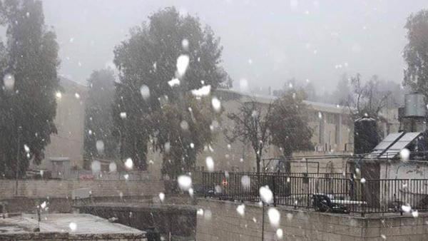 مدير شرطة جنين العقيد نادي حلاحلة يتفقد الدوريات العاملة في الميدان في ظل المنخفض الجوي الشديد